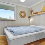 Vakantiehuis Stunning In With Kitchen *