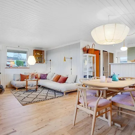 Stunning In With Kitchen * Rønde
